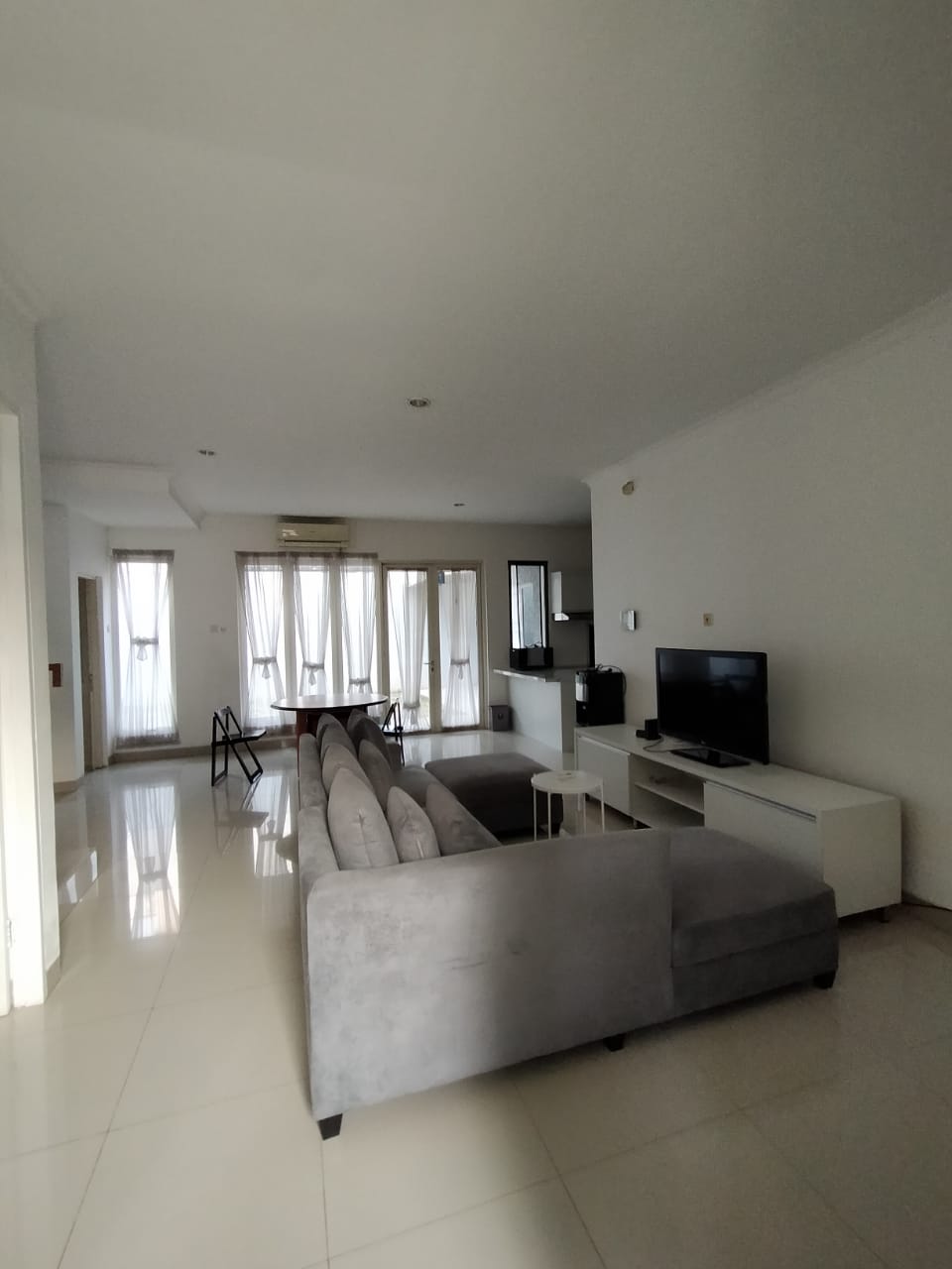 Rumah Disewakan Fully Furnished di Vassa Terrace Lippo Cikarang